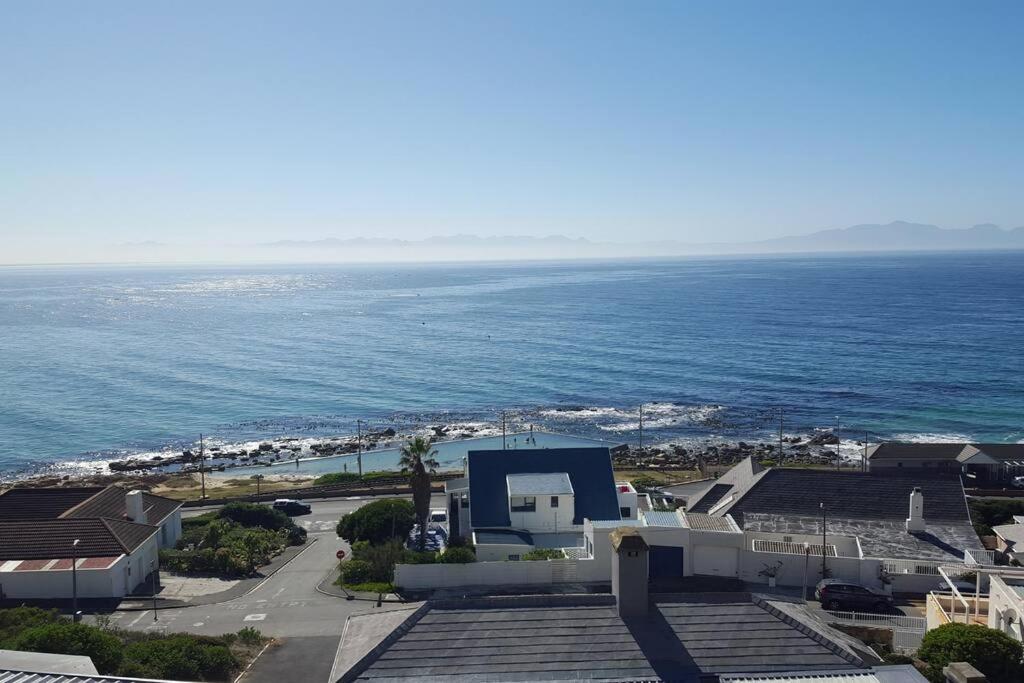 18 Steps - Seaside Cottage With Breathtaking Views Cape Town Exterior photo